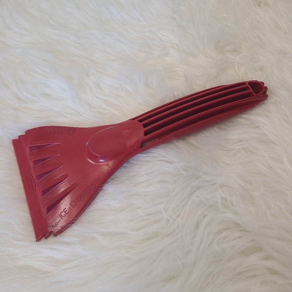 Red Ice Scraper - Picture 2 of 3